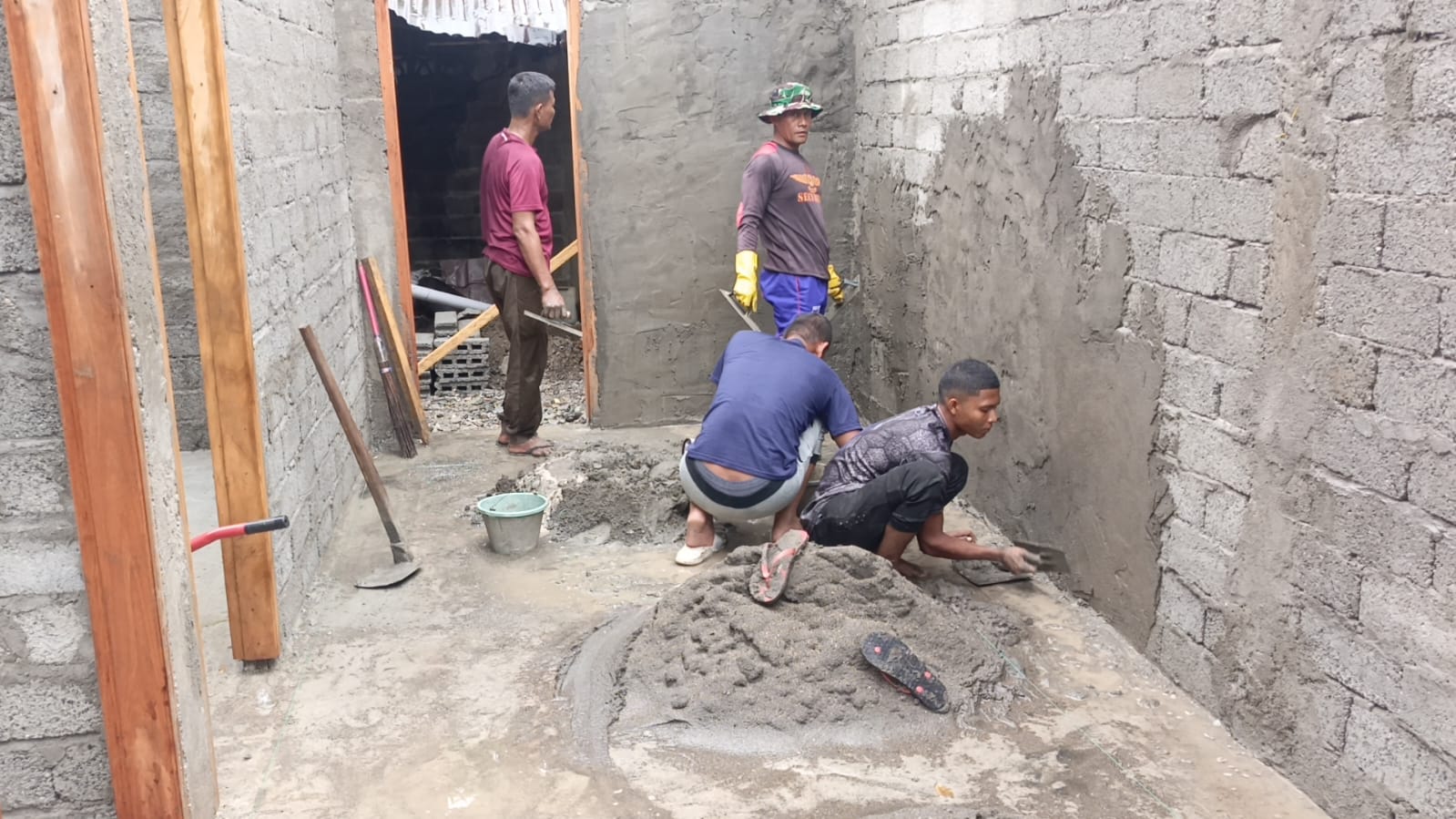 RTLH Titik 4 Milik Jakfar Masuki Tahap Plester Dinding dan Lantai