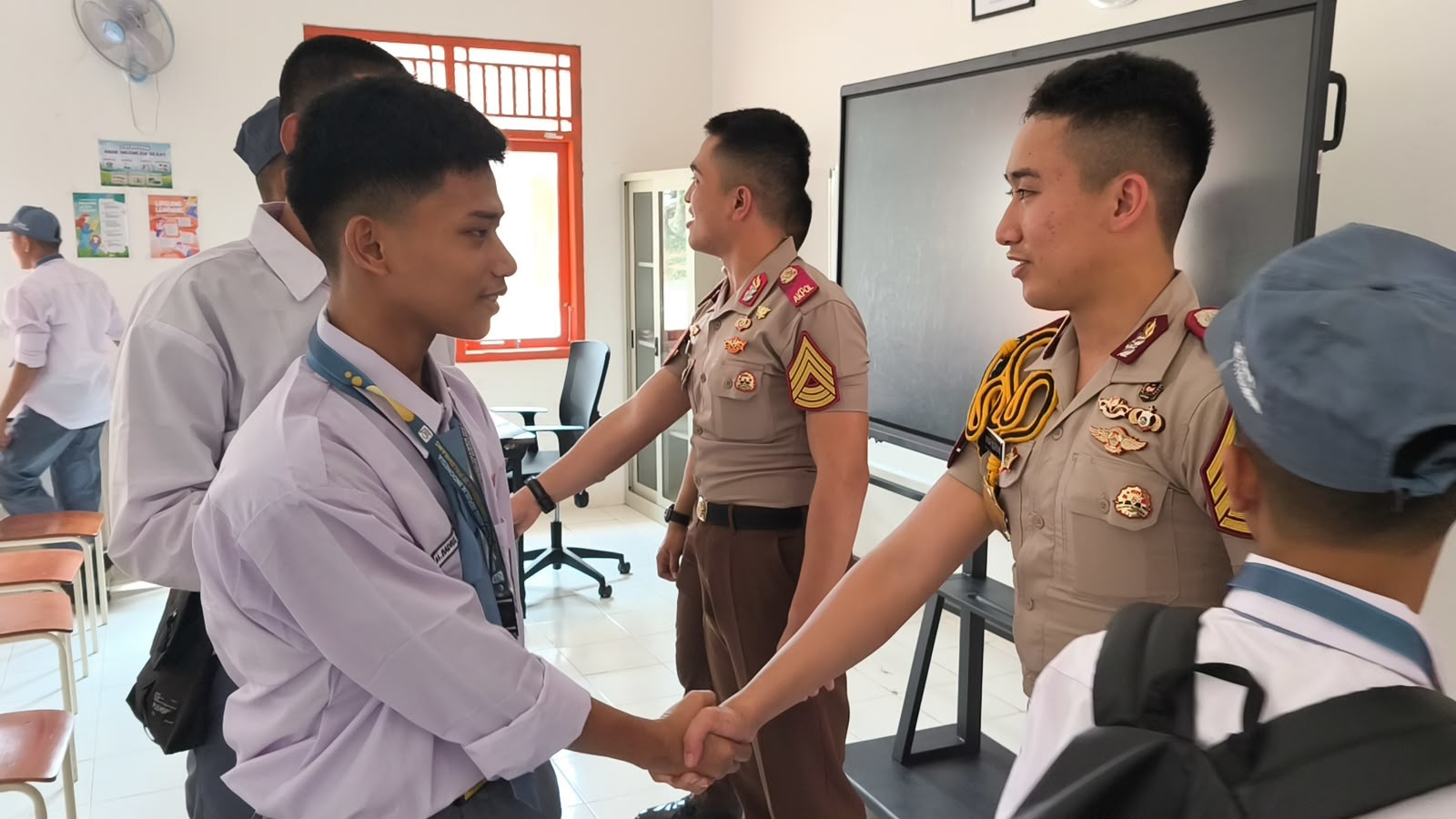 Polri Kerahkan Ratusan Taruna Akpol Ke Sekolah Rakyat