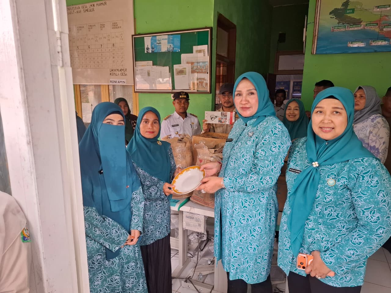 Kak Na Serahkan Sesuatu Bikin Penasaran