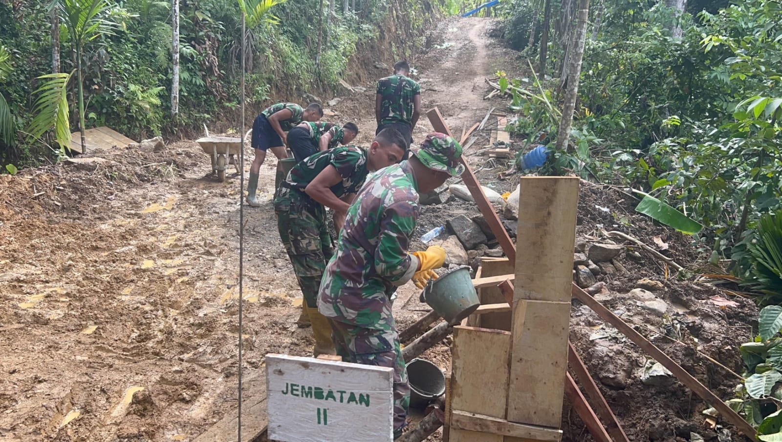 Pengecoran Kepala Jembatan Box Dimulai