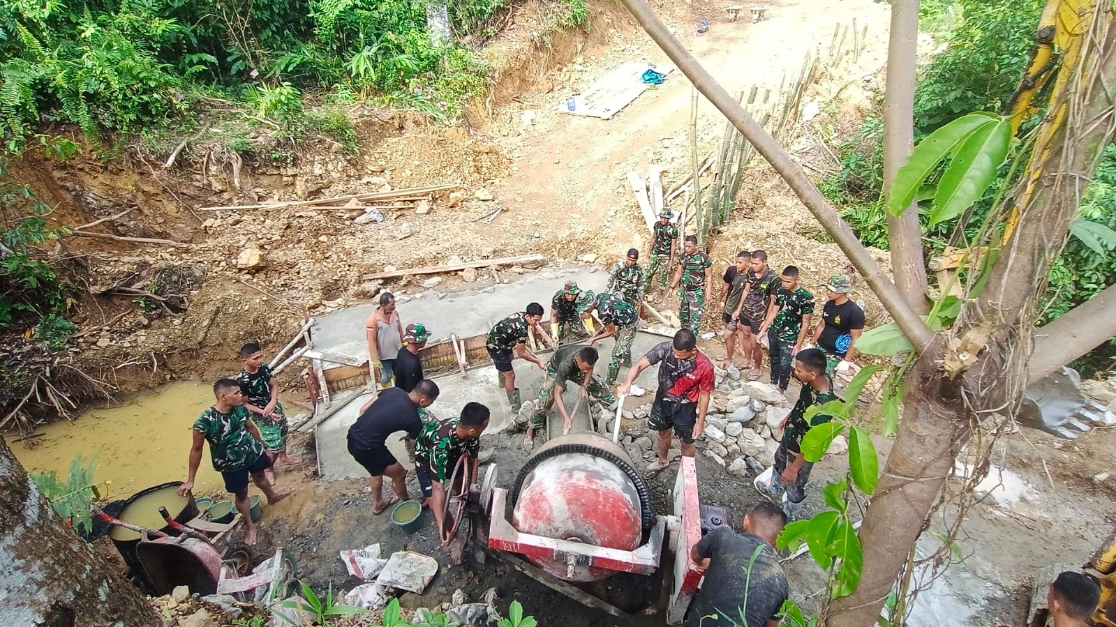 Kejar Target! Satgas TMMD Aceh Selatan Tancap Gas Cor Box Culvert